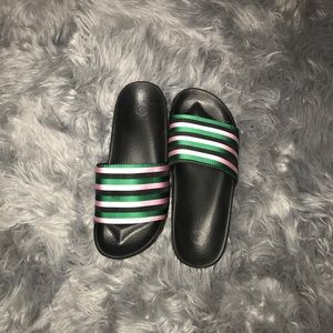 Urban Outfitters Pool Side Slides